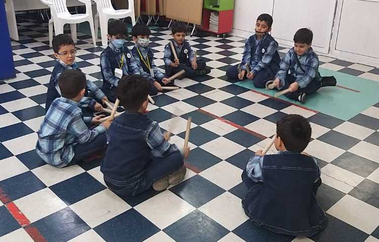 :بازی ریتمیک به وسیله چوبک و موزیک خونه مادر بزرگه، کلاس پرتقال 3