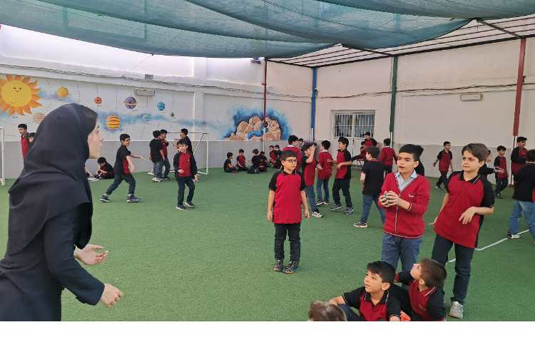 بازی زبانی در زنگ تفریح (Immersion Time)-ساختن جمله با افعال مورد نظر 2