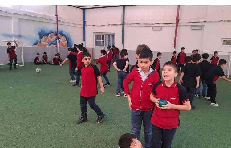 بازی زبانی در زنگ تفریح (Immersion Time)-ساختن جمله با افعال مورد نظر 3