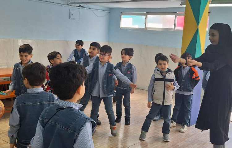 بازی زنگ تفریح، توپ بازی و ساخت لگو 4