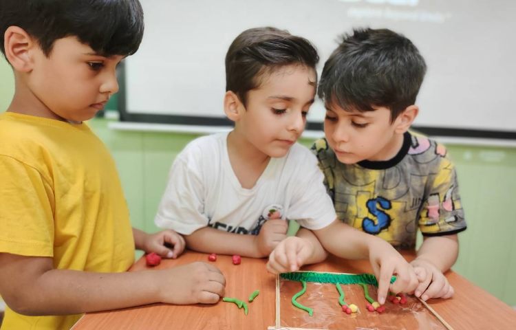 : بازی ساختنی، تابلو طبیعت با خمیر 2