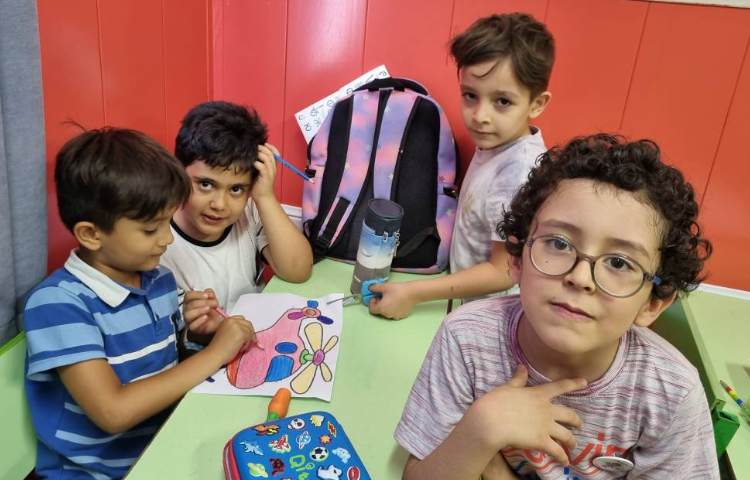 : بازی ساختنی، رنگ آمیزی و دست ورزی و تلفیق ساعت 2