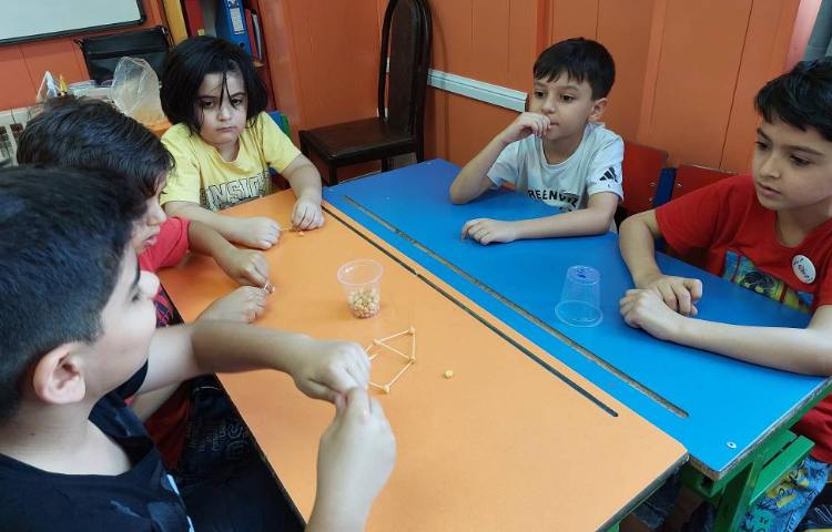 : بازی ساختنی، ساخت برج نخود با هدف افزایش تمرکز و خلاقیت 1