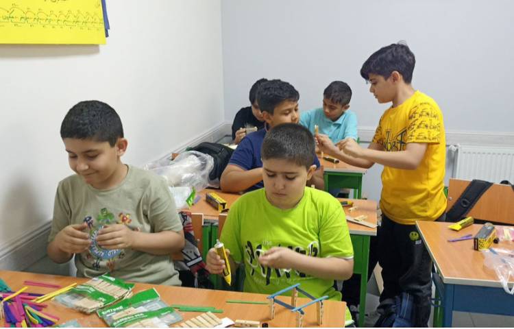 بازی ساختنی و زنگ تفریح