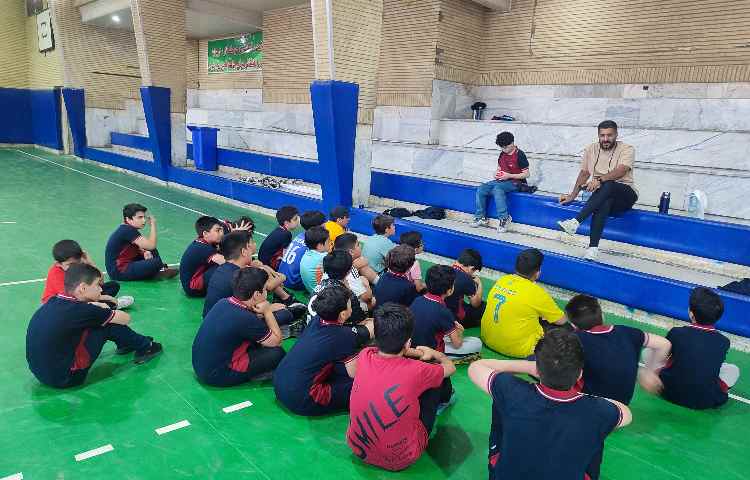 بازی فوتبال و گرم کردن