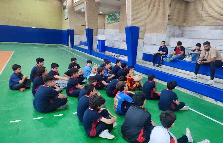 بازی فوتبال و گرم کردن