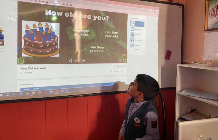 بازی مربوط به تمرین "How old are you? 8