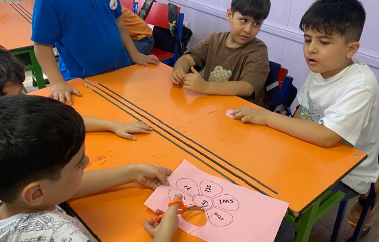 بازی مربوط به حروف m,d,g و حروف l,o,u و درست کردن کاردستی 6