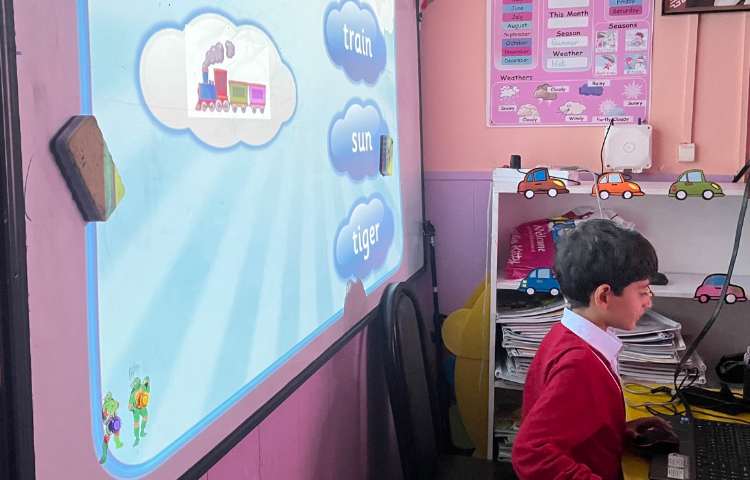 بازی مربوط به دوره حروف فونیکس 2