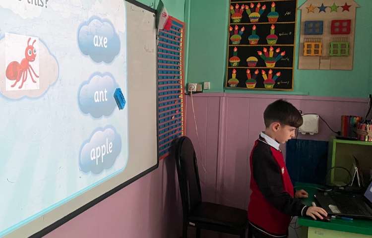 بازی مربوط به دوره حروف فونیکس 6