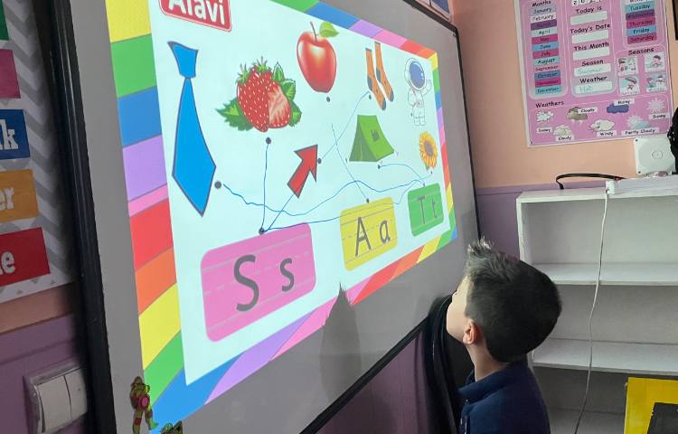 بازی مربوط به دوره حروف s,a,t 4