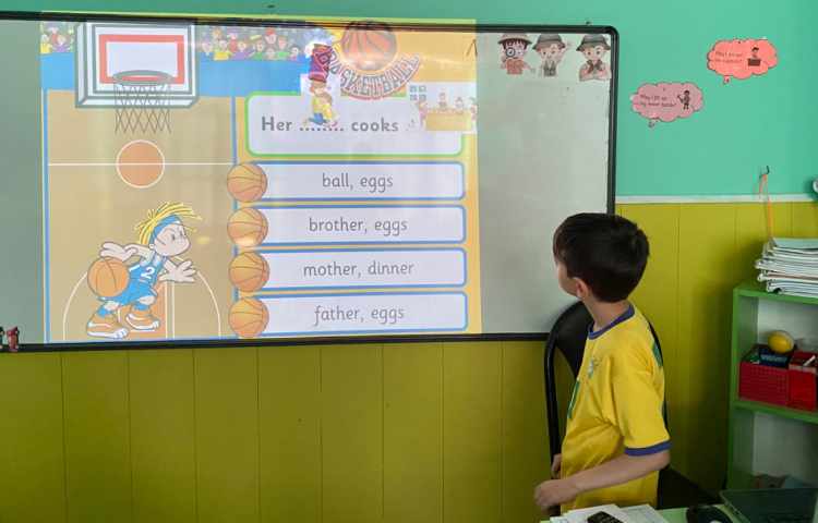 بازی مربوط به دوره کلمات و جملات "ew" و "er" 2