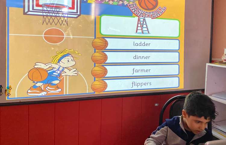 بازی مربوط به دوره کلمات و جملات "ew" و "er" 5