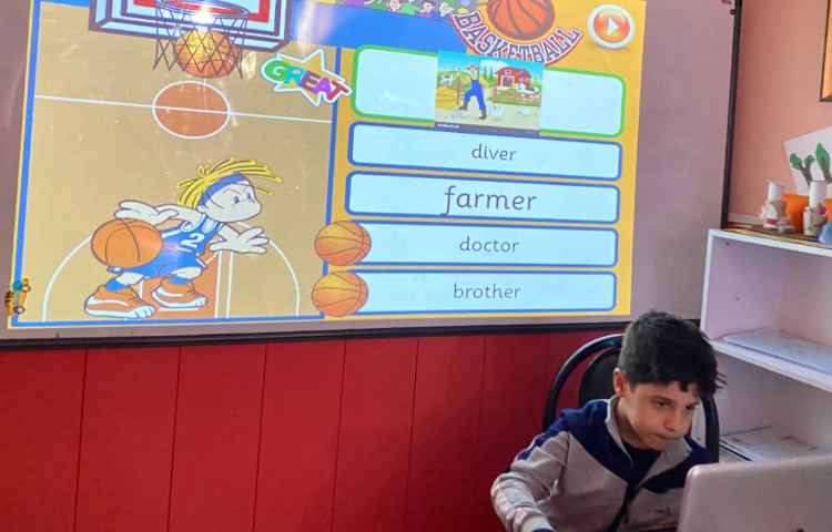 بازی مربوط به دوره کلمات و جملات "ew" و "er"