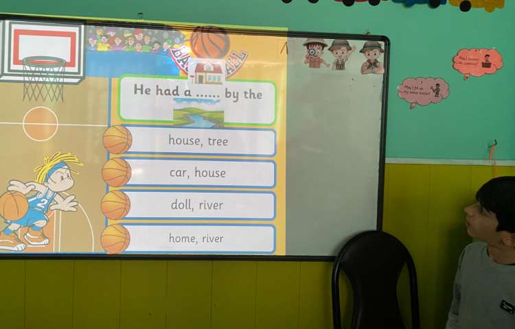 بازی مربوط به دوره کلمات و جملات "ew" و "er"