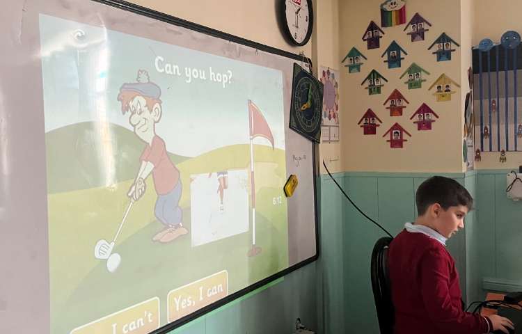 بازی مربوط به سوال با can 4