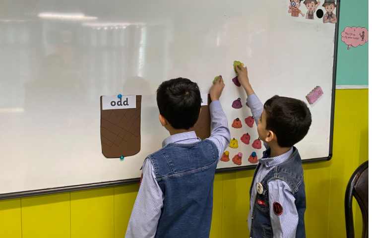 بازی مربوط به مرتب کردن اعداد even و odd درس mathematics 3