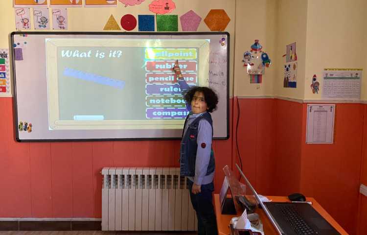 بازی مربوط به classroom objectو مسابقه spelling bee 2