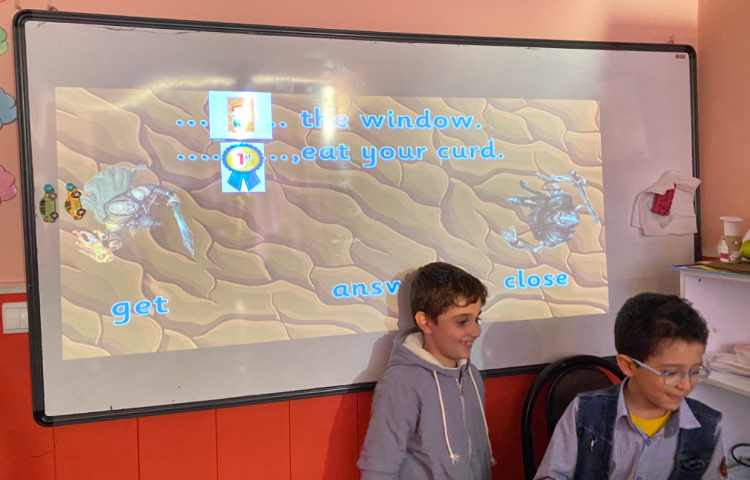 بازی مربوط به کلمات و جملات "ur"