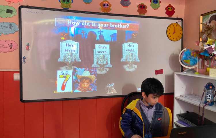 بازی مربوط به how old is....? 1