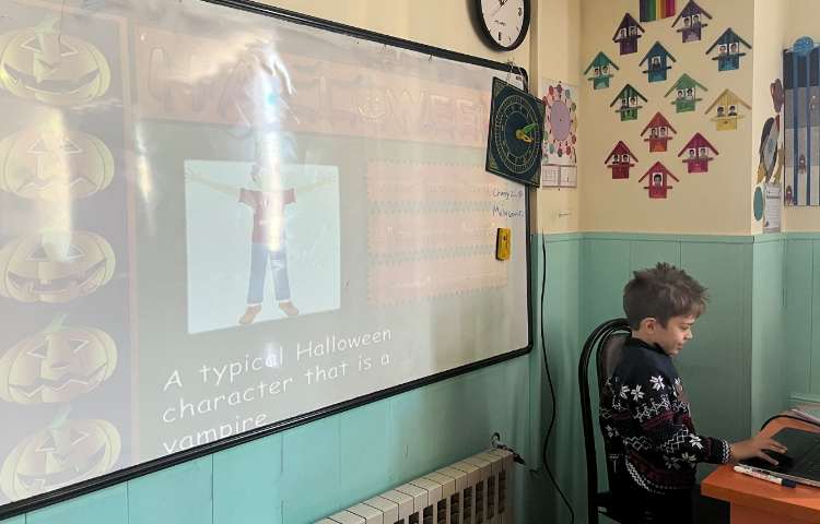 بازی مربوط به action verbs 11