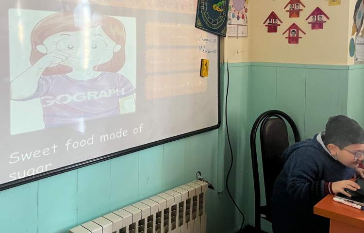 بازی مربوط به action verbs 12