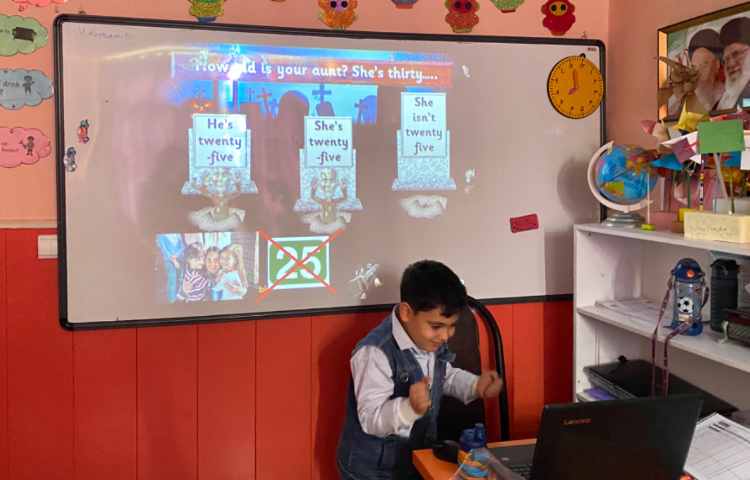 بازی مربوط به how old is....? 2