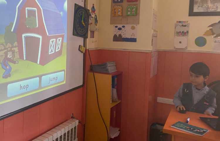 بازی مربوط به action verbs 4