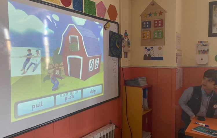 بازی مربوط به action verbs 6