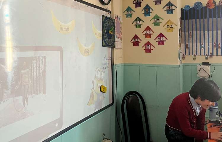 بازی مربوط به action verbs 6