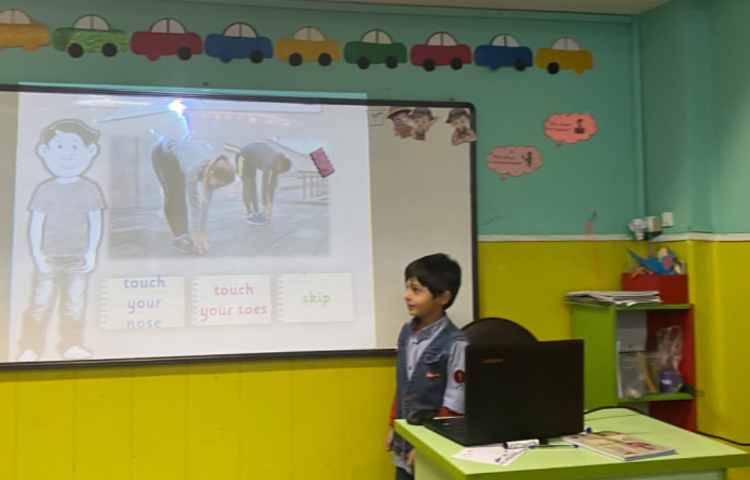 بازی مربوط به action verbs 7