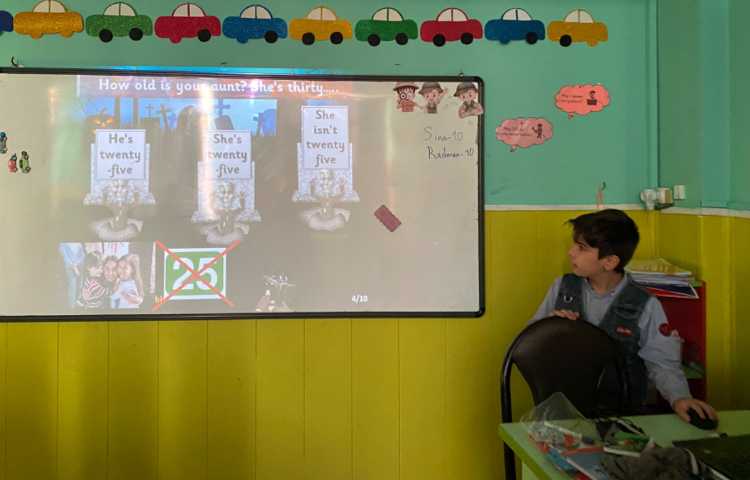 بازی مربوط به how old is....? 8