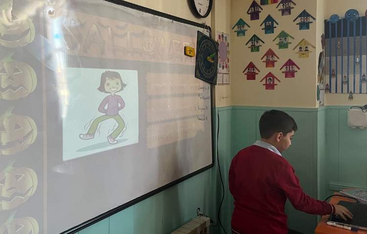 بازی مربوط به action verbs 9