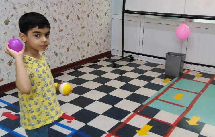 : بازی مهیج توپ و بادکنک آبی (تمرکزو هماهنگی چشم و دست) 1