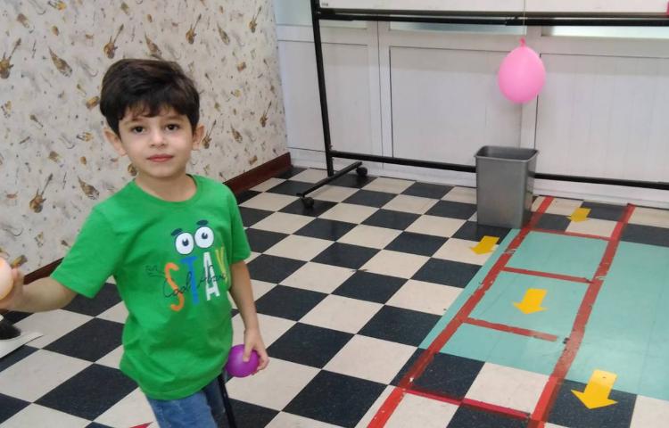 : بازی مهیج توپ و بادکنک آبی (تمرکزو هماهنگی چشم و دست) 4