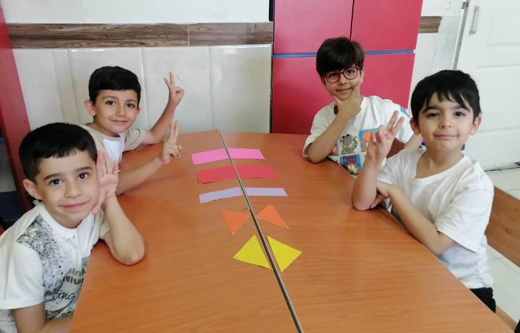 بازی نیمه‌ی گمشده، با هدف تقویت دقت و هوش با مشارکت دانش‌آموزان در کلاس انجام شد. 3