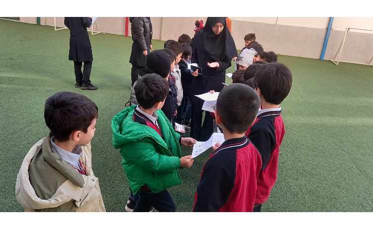 بازی های زبانی در صبحگاه هفته ملی علوم‌ 7