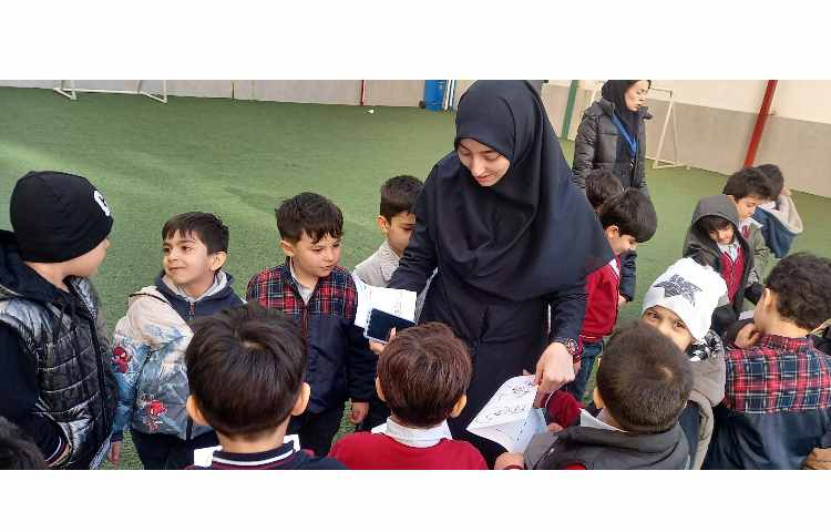 بازی های زبانی در صبحگاه هفته ملی علوم‌ 8