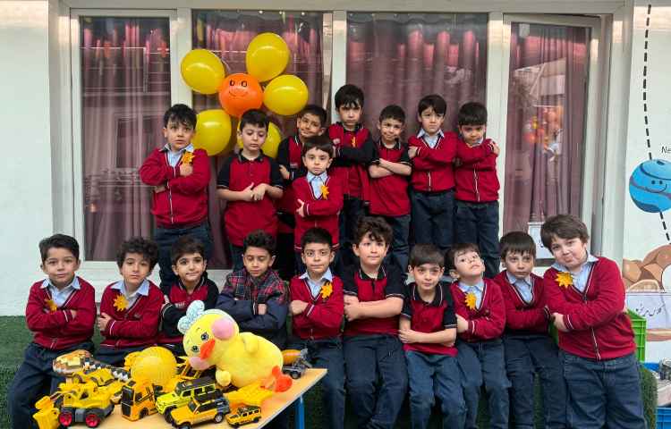 بازی هدفمند:آشنایی با رنگ زرد و بازی با اسباب‌بازی زرد 1