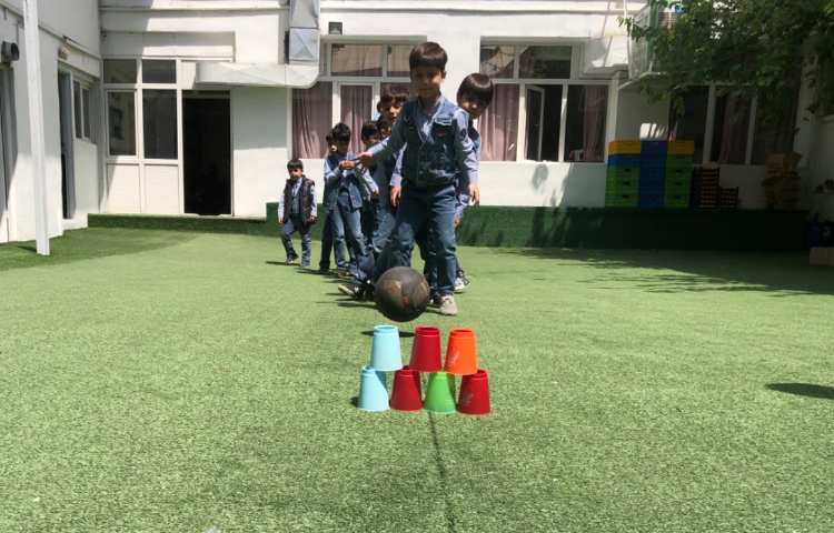 بازی هدفمند:هفت سنگ با لیوان‌های پلاستیکی 1