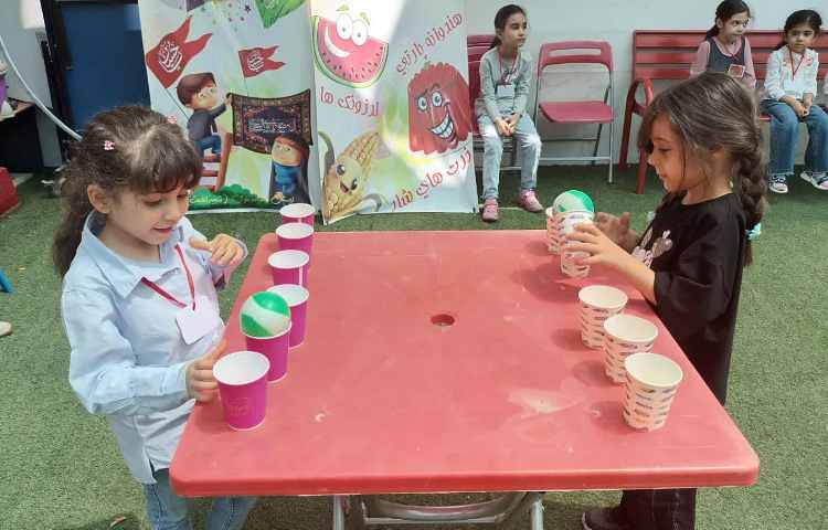 بازی هدفمند، توپ و لیوان 5