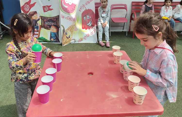 بازی هدفمند، توپ و لیوان