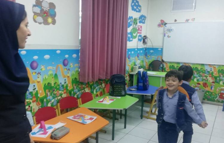 بازی هدفمند جابجایی بادکنک با دقت و تمرکز 1