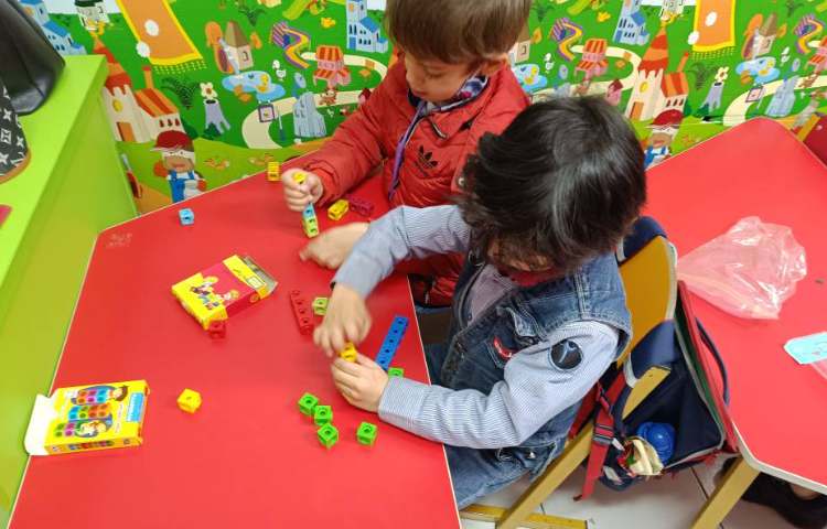 بازی هدفمند ،چیدمان چینه ،اموزش عدد و الگویابی