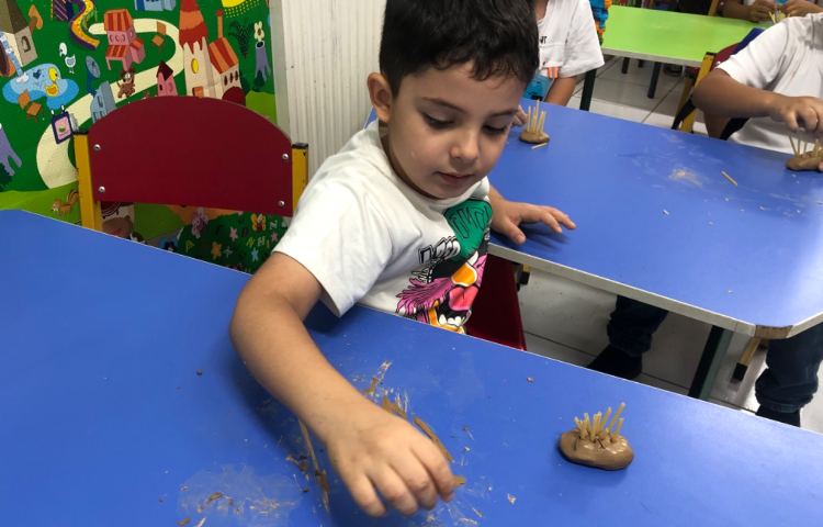 بازی و ریاضی سازه ماکارونی به شکل جوجه تیغی 2