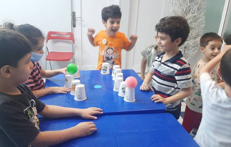 بازی و مسابقه مهیج توپ ولیوان با عزیزای دلم