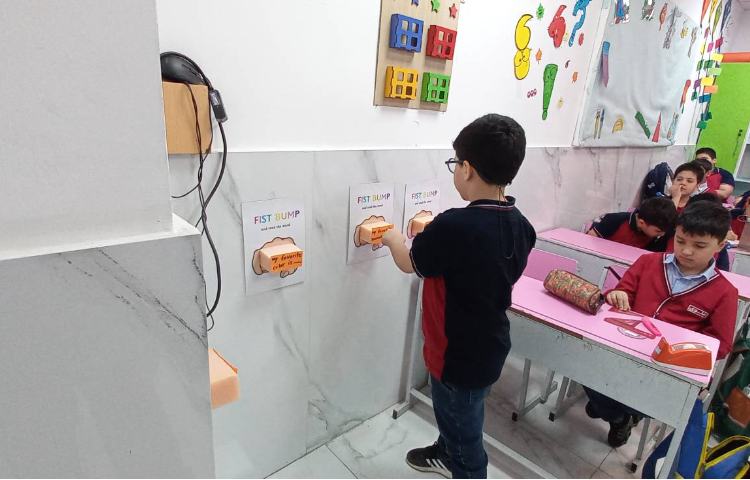 بازی و معارفه با زبان‌آموزان 1