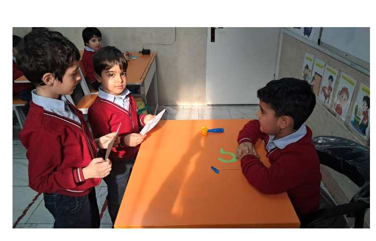 بازی و نمایش برای تثبیت و تشخیص ی میانجی و ِِ دوستی در کلمه ها 7