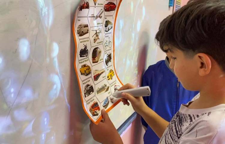 بازی پازل و پوستر با قلم هوشمند برای آموزش وسایل نقلیه 1