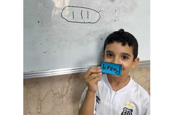 بازی پانتومیم برای تشخیص خوراکی های مختلف 3